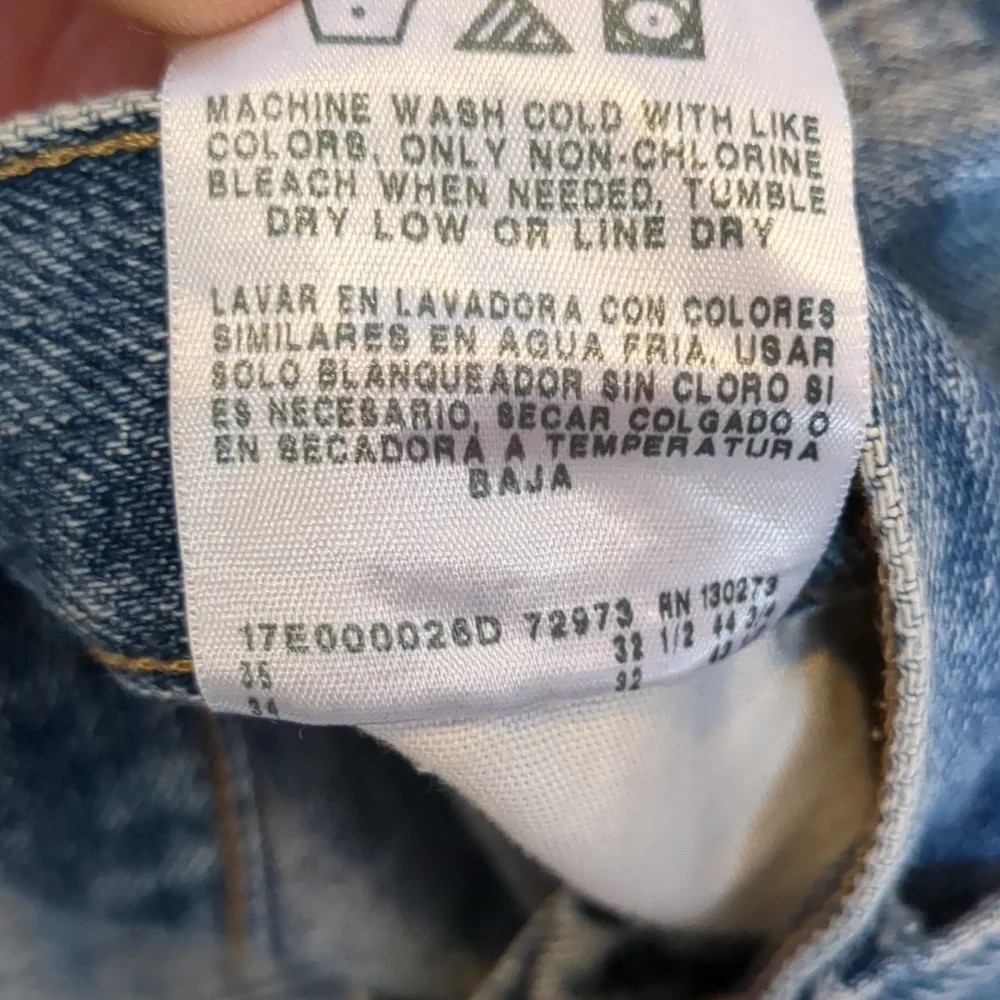 Men's Wrangler distressed regular fit blue jeans size 32X32 - Picture 9 of 12